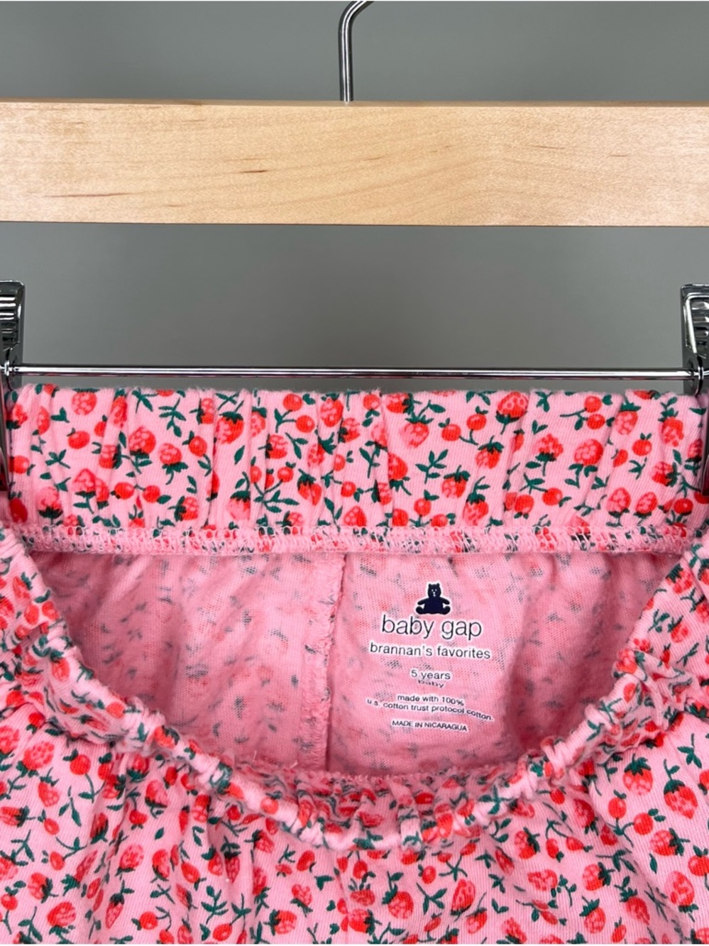 GAP - Relaxed T-Shirt and Ruffle Shorts - Coral Frost / Strawberries, Cherries - Picture 3 of 5